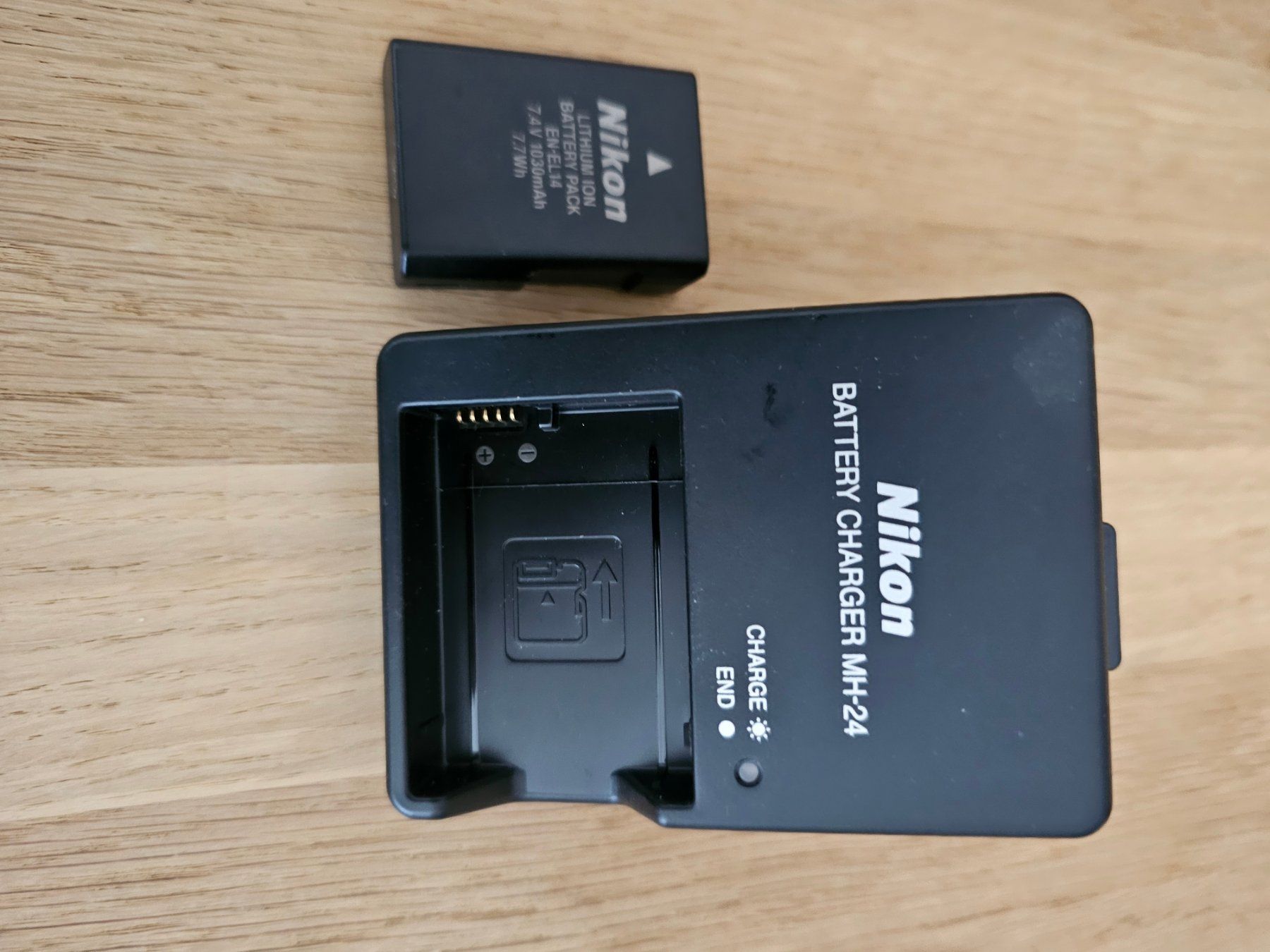 Nikon Kamera: Nikon Kamera D3100 Set Kamera-Objektive-Blitz-Ladegerät – Gebraucht aus Zizers von beni7000 9