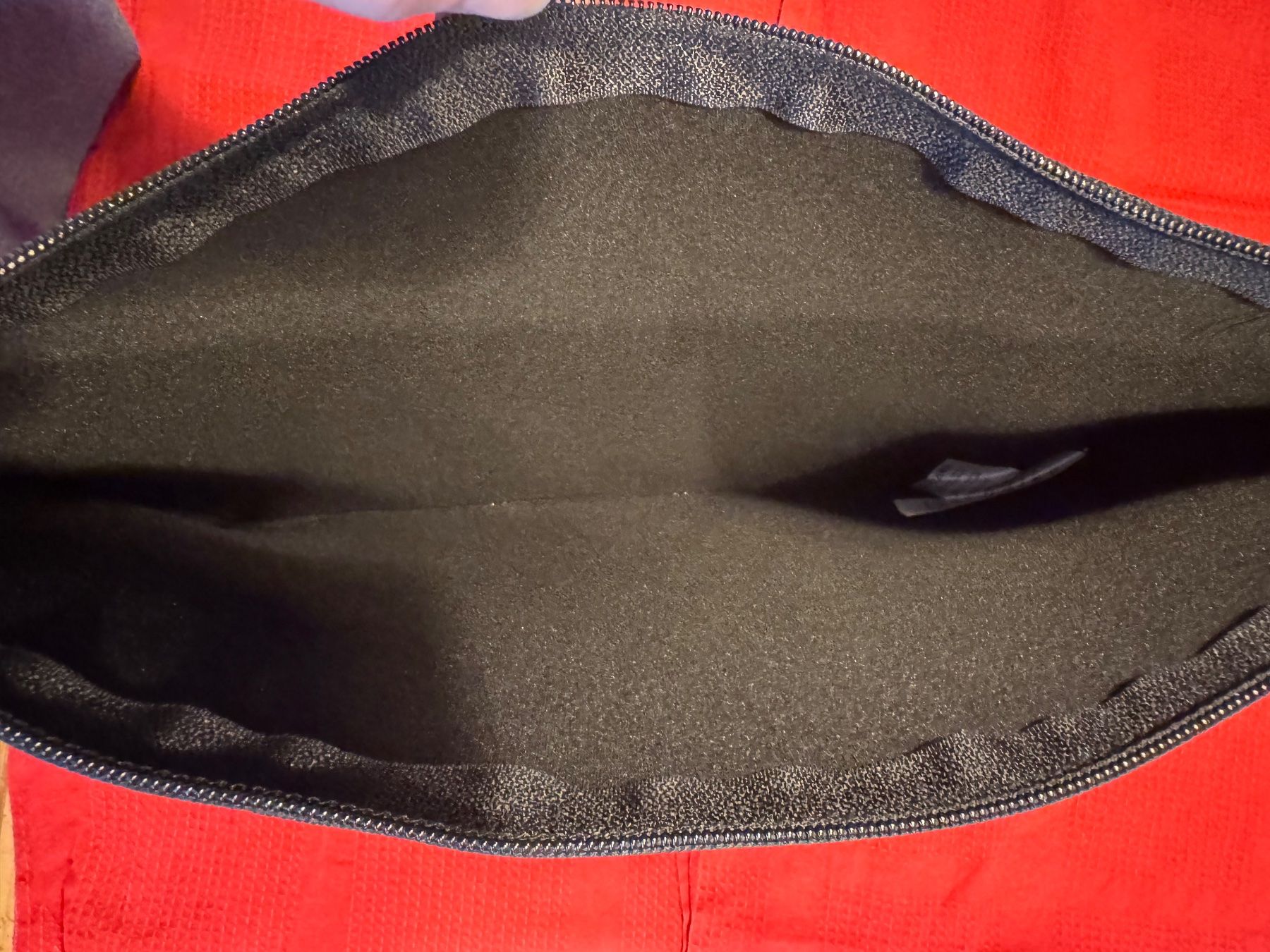 Borse: Schwarze Laptoptasche von About You – Usato da Winterthur venduto da tam_7tbh 2