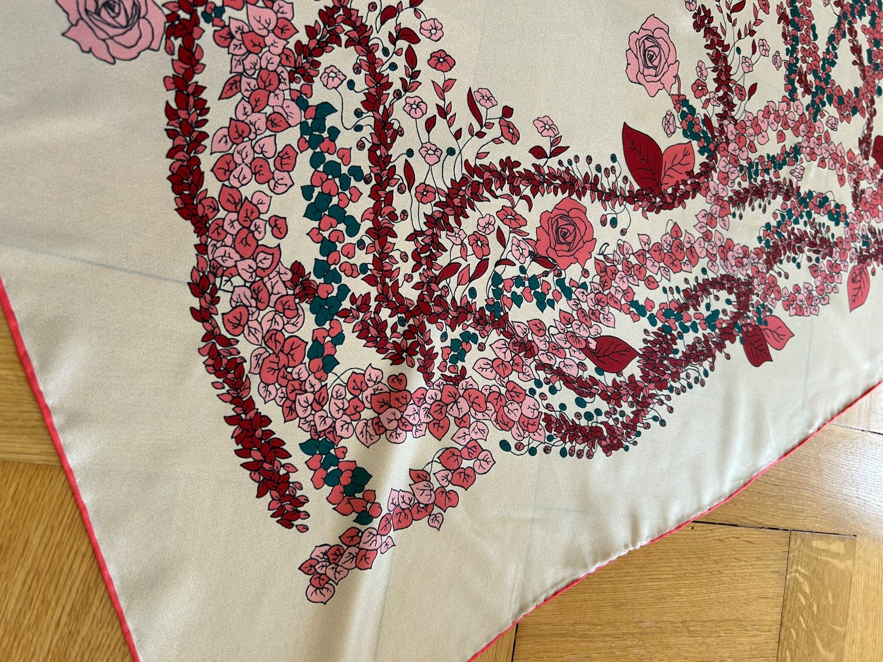 Becksöndergaard Foulard & Sciarpe: NEU: Seidenschal mit Rosenmuster von Beck Söndergaard – Nuovo (secondo la descrizione) da Lichtensteig venduto da christine099 3