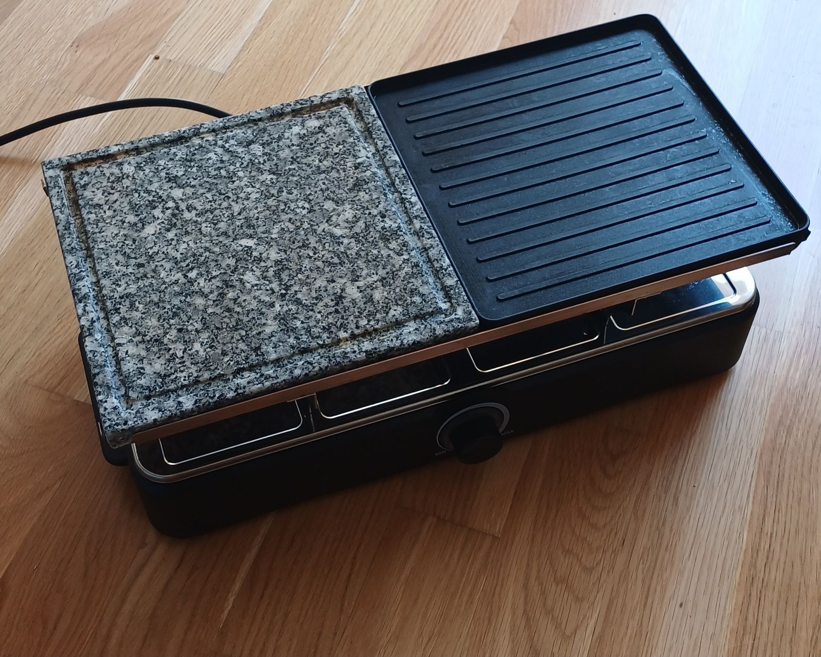 Griglie: Elektro Raclette Grill mit Zubehör – Usato da Pfeffikon LU venduto da SY-YoLo 1