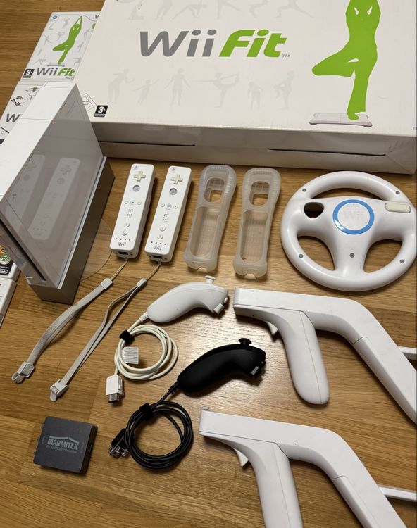 Grosses Nintendo Wii Set mit sehr viel Zubehör 2