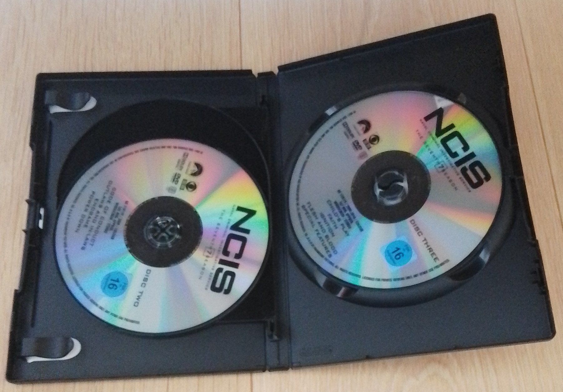 Tutti i DVDs: DVD NCIS Season 7.1 Disc one - three – Usato da Wohlen AG venduto da salamanderspielwaren 3