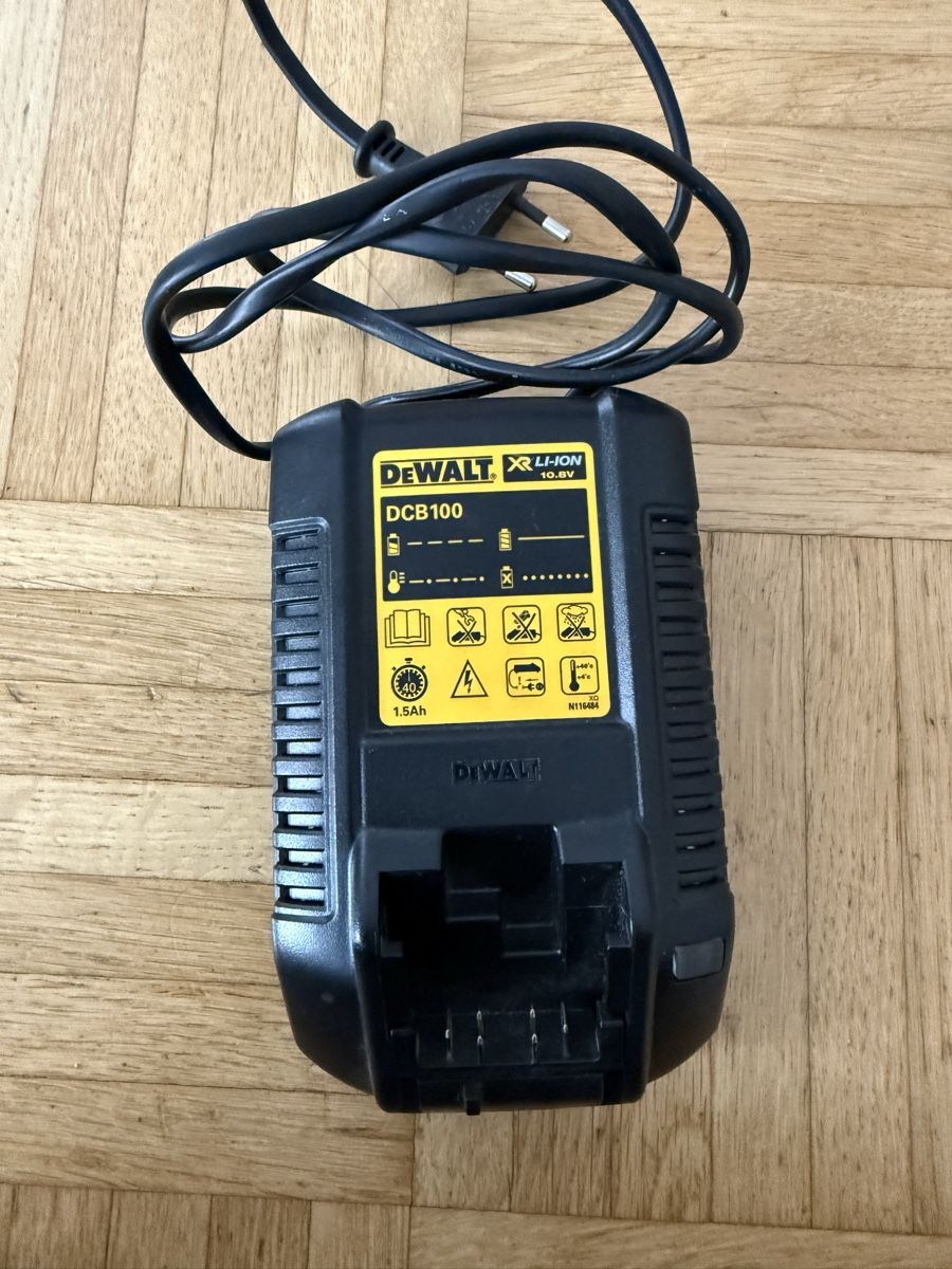 Dewalt Caricatori & Batterie: DeWalt Ladegerät DCB100 Neuwertig – Usato da St. Gallen venduto da besi97