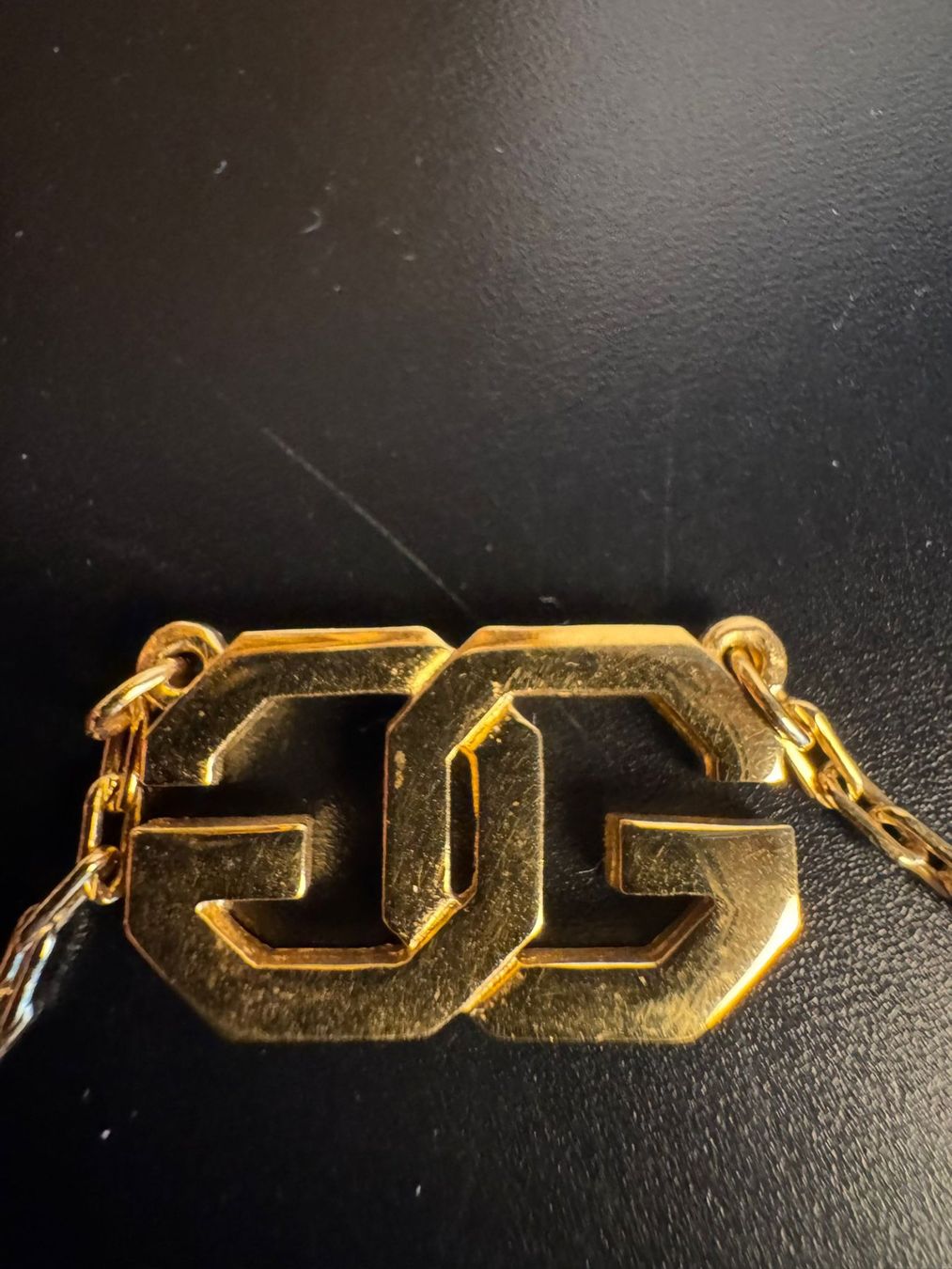 Givenchy Catenine: GIVENCHY Halskette / Necklace Goldfarben – Usato da Winterthur venduto da Dejv