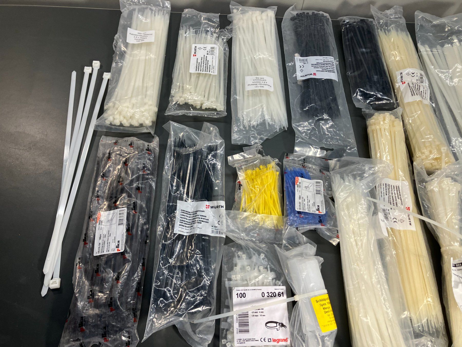 Tous les outils: gr. Posten mit div. Kabelbindern gross u. klein ab 1.- – D'occasion à Lichtensteig par Buy24International 3