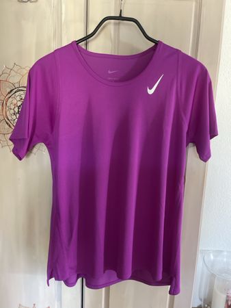 Damen Shirt Nike lila Grösse S guter Zustandeie Neu