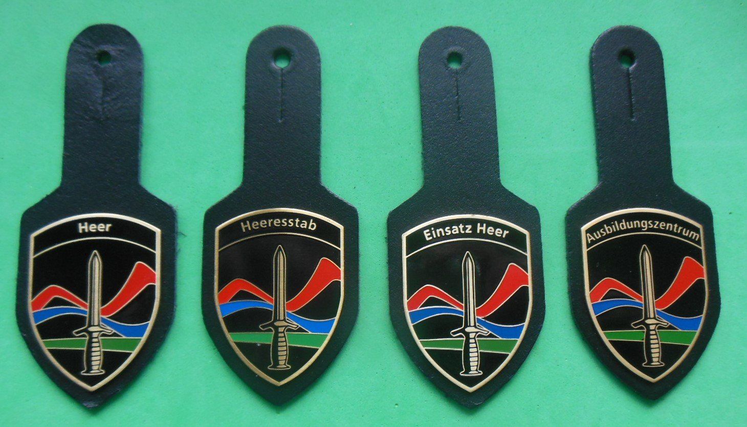 Schweizer Armee Placchette & Badge: 4 x Armee Abzeichen - Pucelles – Usato da Zwillikon venduto da Boban69