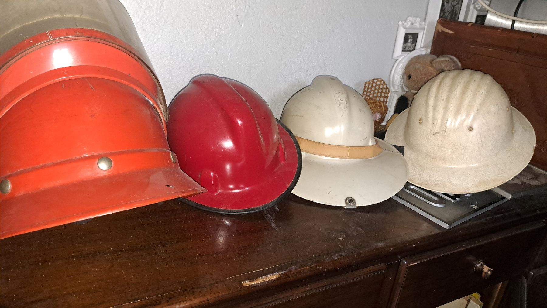 Pompieri: 5 Vintage Feuerwehrhelme  – Usato da Kölliken venduto da Upcycling-by-Mc-TAM 3
