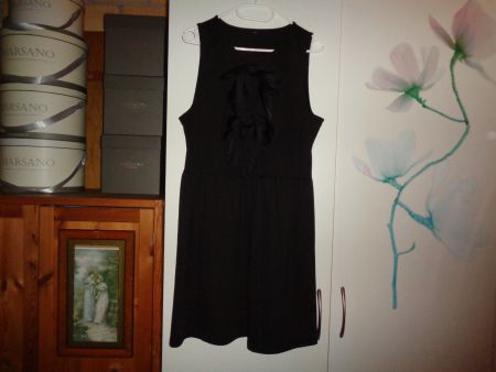 *** Besonderes Kleid *** / mit grossen Maschen / schwarz