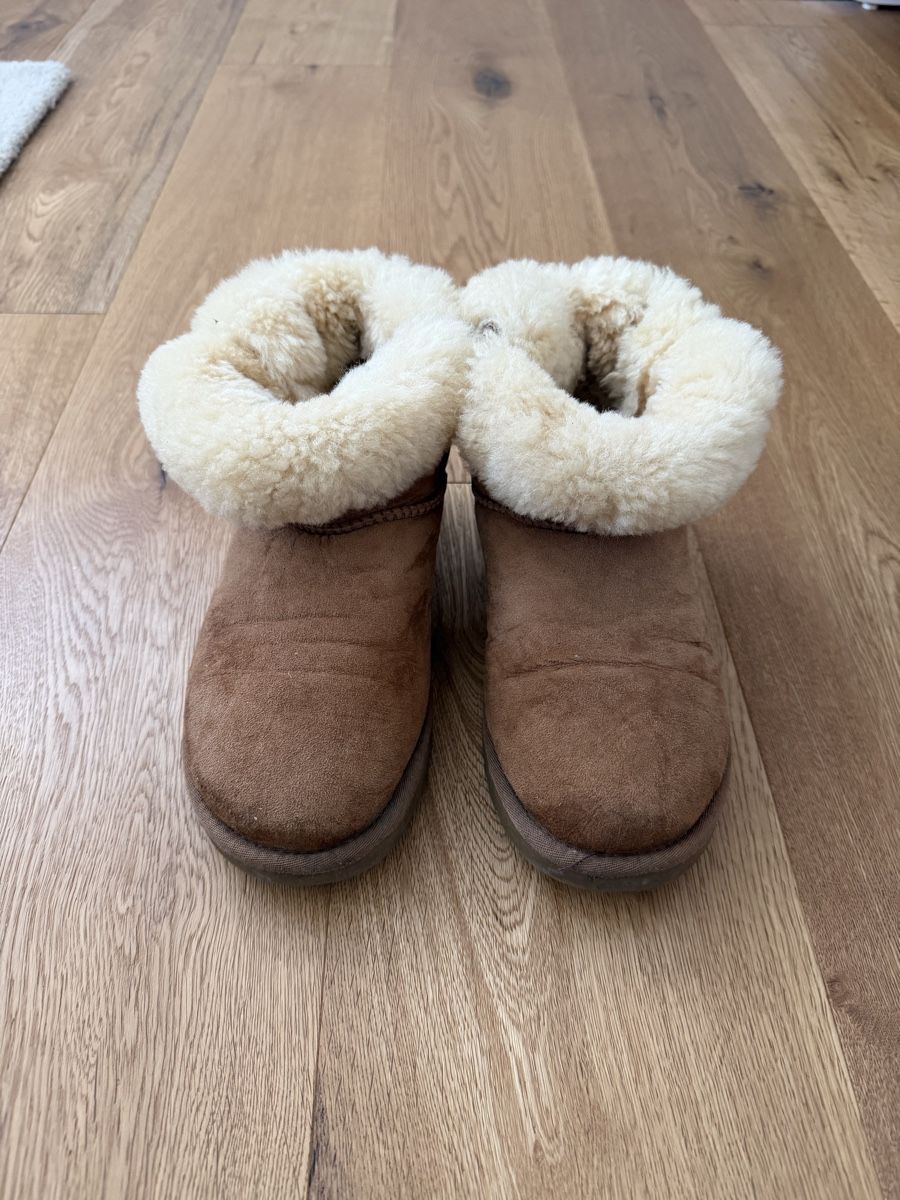 Ugg Scarpe da donna: UGG - Mini Bailey Button II, Gr. 38 – Usato da Interlaken venduto da fbnscl 1