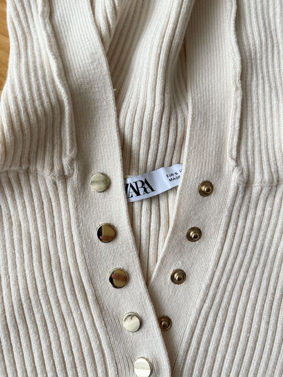 Zara Top: Zara Strickoberteil mit Knöpfen, Creme, S – Usato da Lachen SZ venduto da ali_5xw5 2