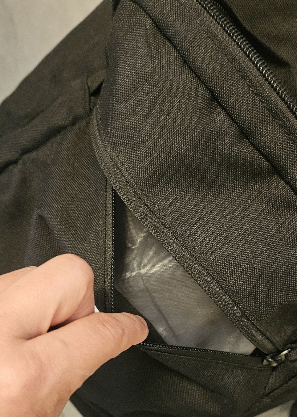 46 Nord Zaini: schwarzer Rucksack – Usato da Stäfa venduto da cah_blj6 5