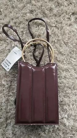 H&M Handtasche in Bordeauxrot mit goldenen Details