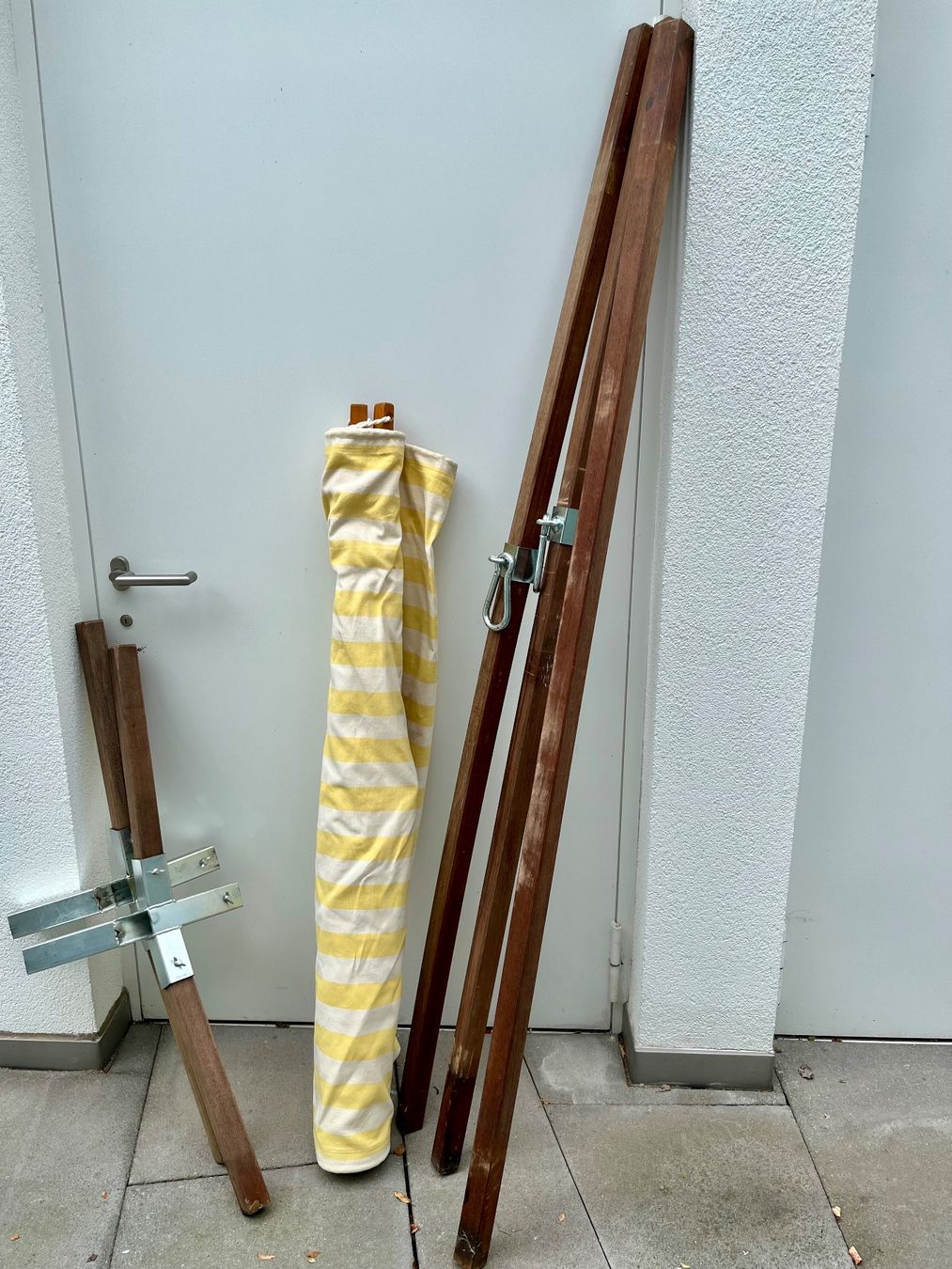 Amache: Hängematte mit Holzständer gestreift – Usato da Rotkreuz venduto da urs_8zbx 5