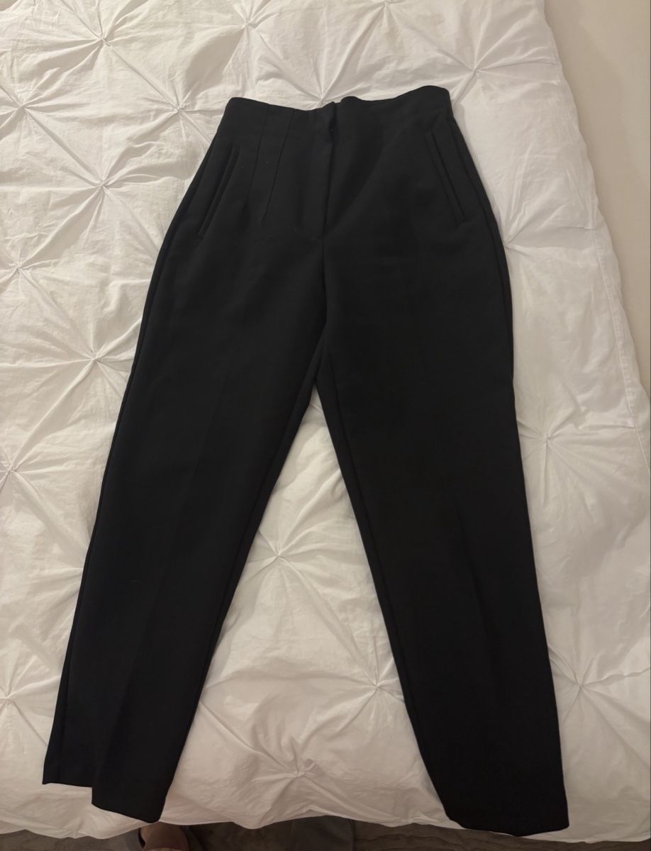 Zara Pantaloni: Schwarze Anzugshose Zara – Usato da Winterthur venduto da beijaflor777