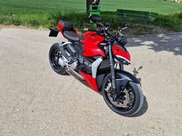 Ducati Streetfighter V2