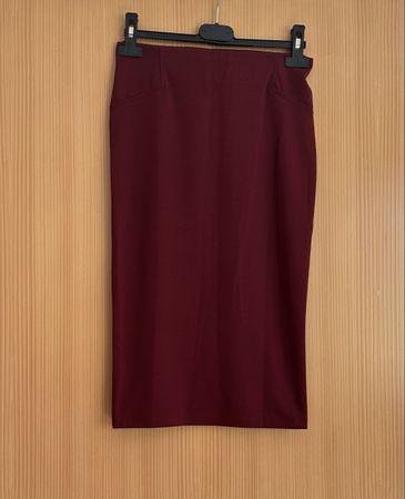 Jupe bordeaux crayon parfaite pour l'automne🍂