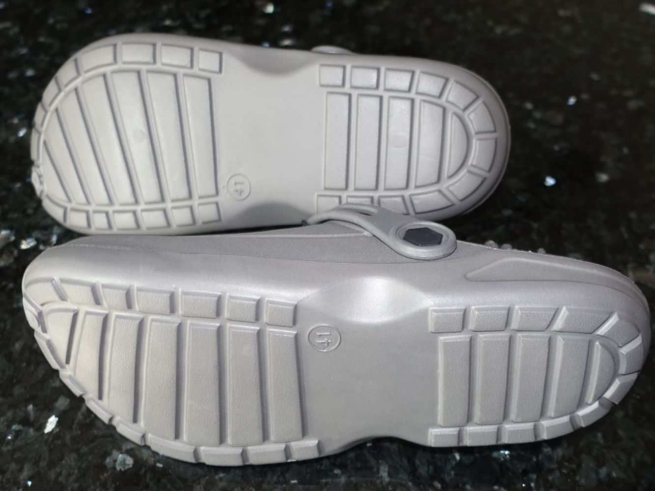 Chaussures hommes: Clogs mit Futter grau Grösse 41 neu und ungetragen – Neuf avec emballage d'origine à Pâquier-Montbarry par phi_5v2r 2
