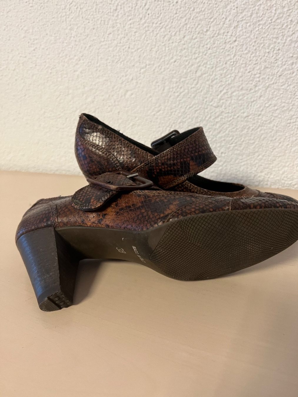Walder Scarpe da donna: Damenpumps mit Riemchen von Walder gr. 38 – Usato da Luzern venduto da suhamadlun 5