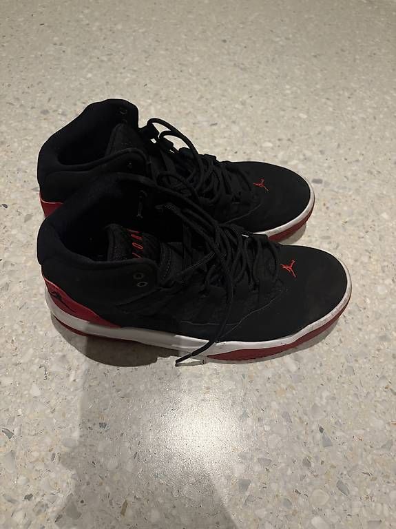 Scarpe da uomo: Jordan Max Aura Gr. 42.5 – Usato da Thayngen venduto da xelera
