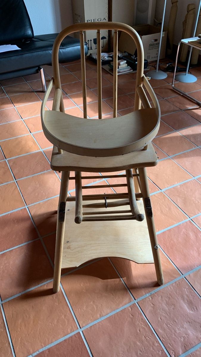 Sessel: Kindersessel Antik, Holz – Gebraucht aus Gümligen von morticiaaddams