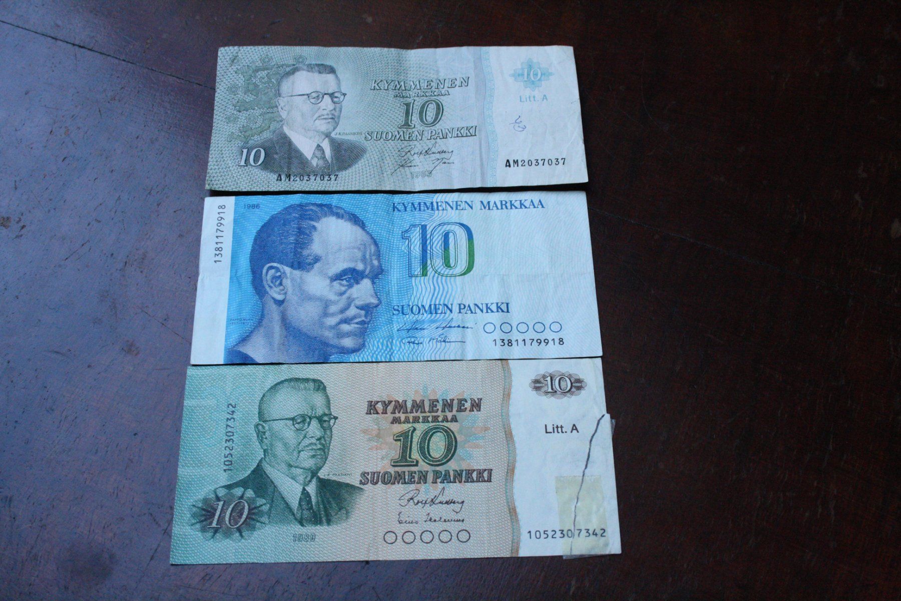 Billets de banque: Finland 3 x 10 Markkaa – D'occasion à Cormondrèche par Hermes.monnaies