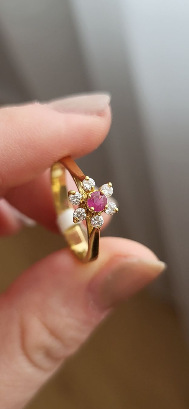 Bagues: Süsser Blumenring mit 1 Rubin  – Neuf (Voir description) à Unterägeri par Altgoldschmuck 1