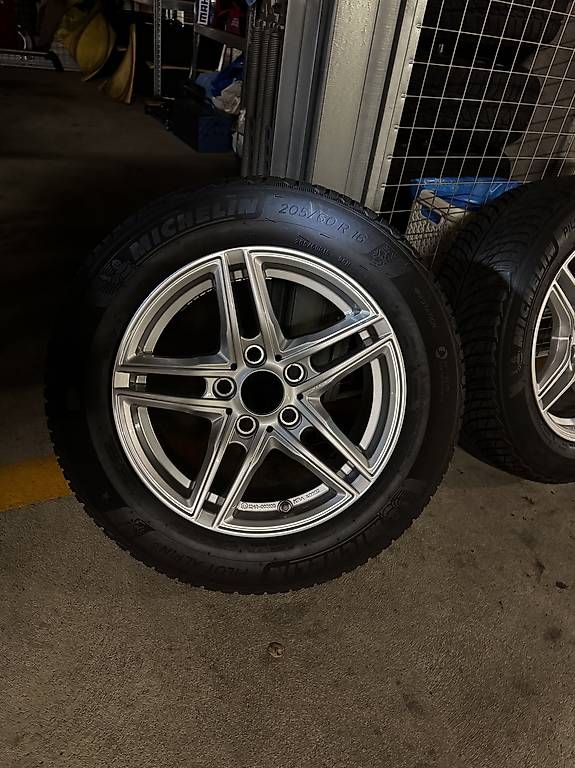 Michelin Pneumatici & Ruote complete: Auto Winterräder – Usato da Bern venduto da Elvism0 1