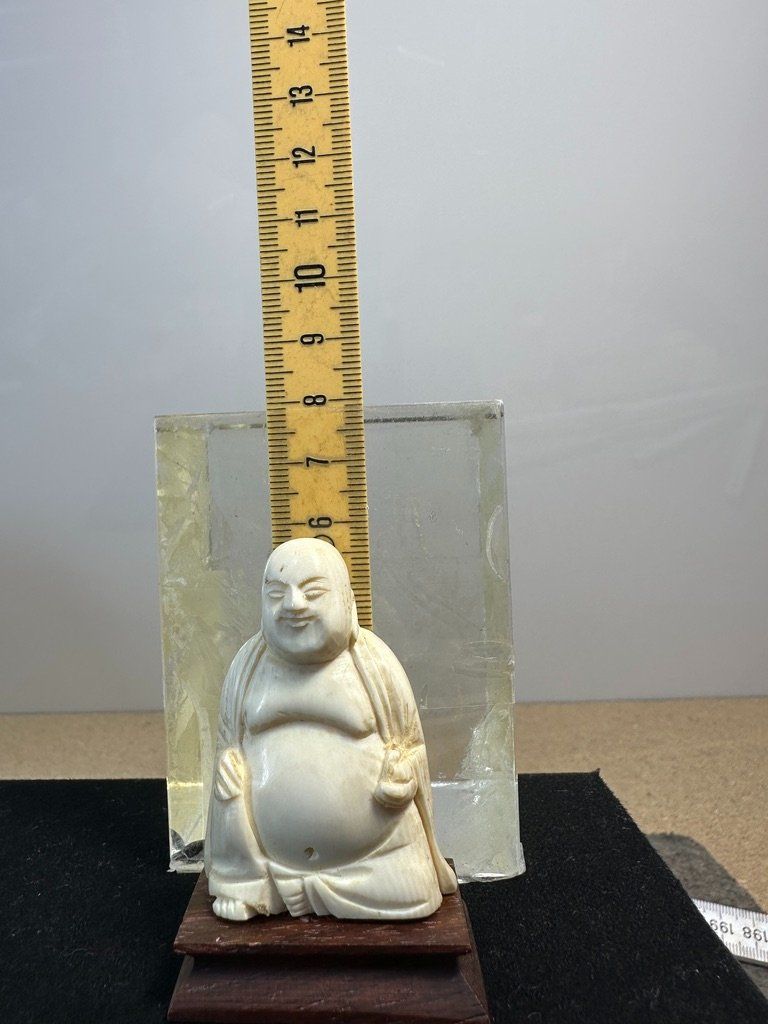 Sculture & Statue: Kleiner Buddha auf Sockel – Usato da arlesheim venduto da Art.en1