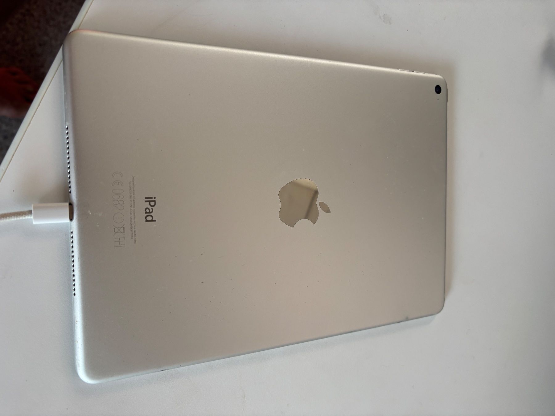 Apple Tablet PC: Apple iPad Air 2 Model A1566 – Usato da Zunzgen venduto da Schnappi71 1