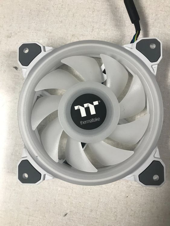 Thermaltake Riing Quad RGB TT Premium Lüfter Wasserkühl Kaufen auf Ricardo