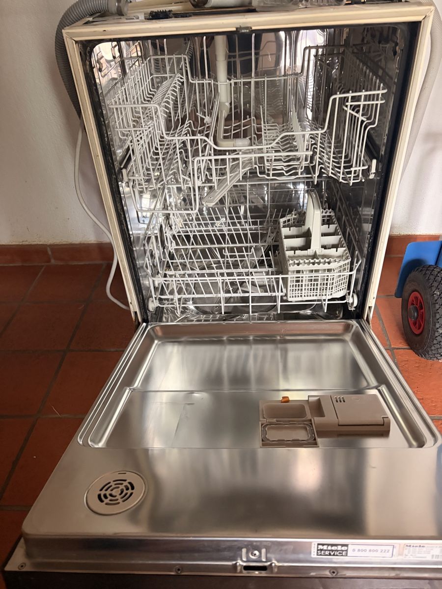Miele Machines à laver la vaisselle: Lave-vaisselle – D'occasion à Les Bois par trc_k9yt 1