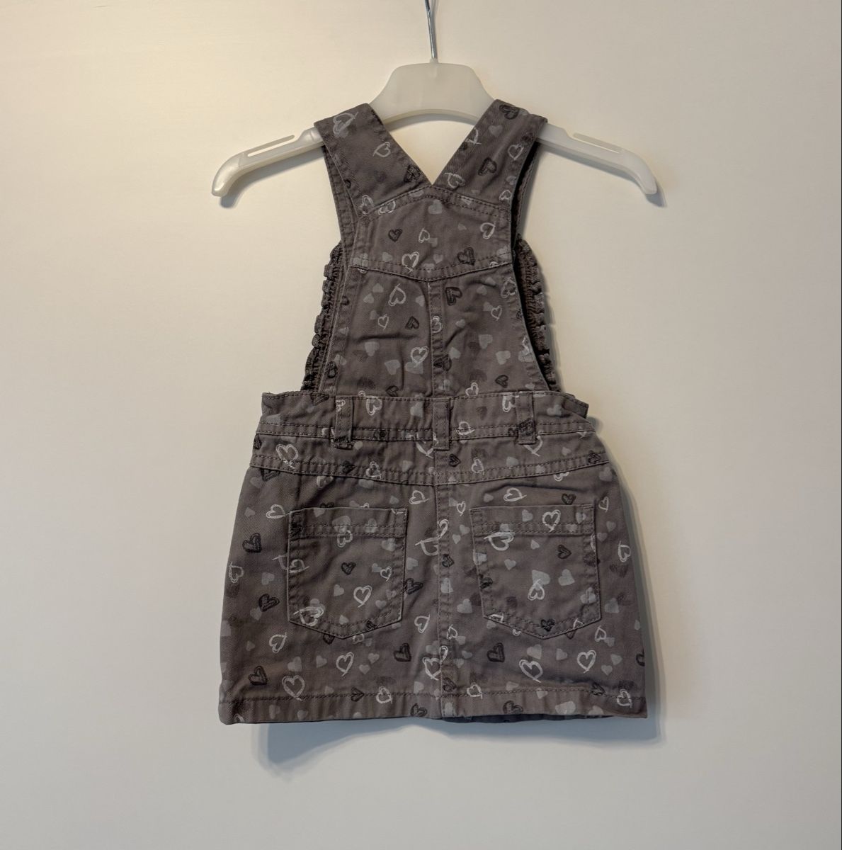 Vestiti & Gonne: Latzkleid mit Herzmuster Gr. 92  – Usato da Flumenthal venduto da Krajan 1