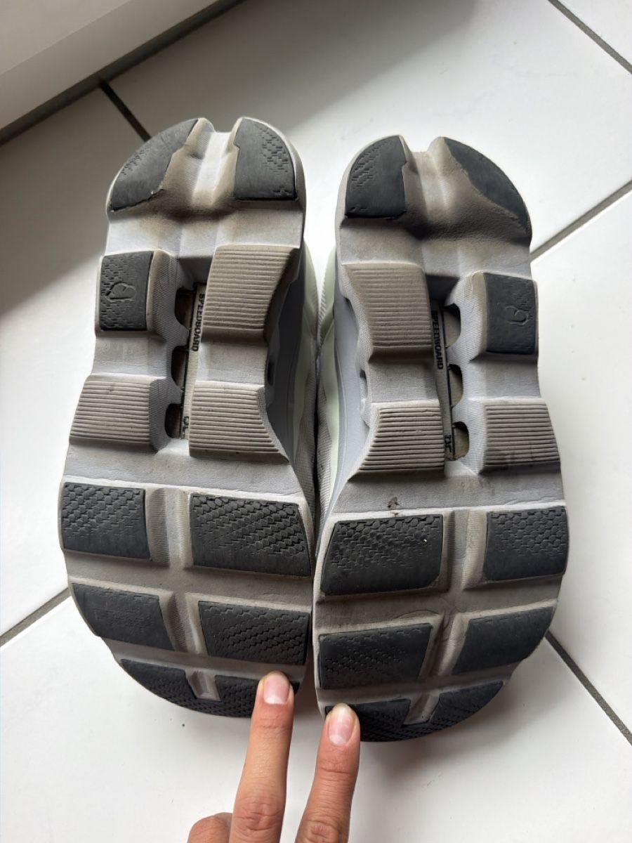 On Scarpe da uomo: On Cloudmonster gris 43 – Difettoso da Zürich venduto da Baff1 2