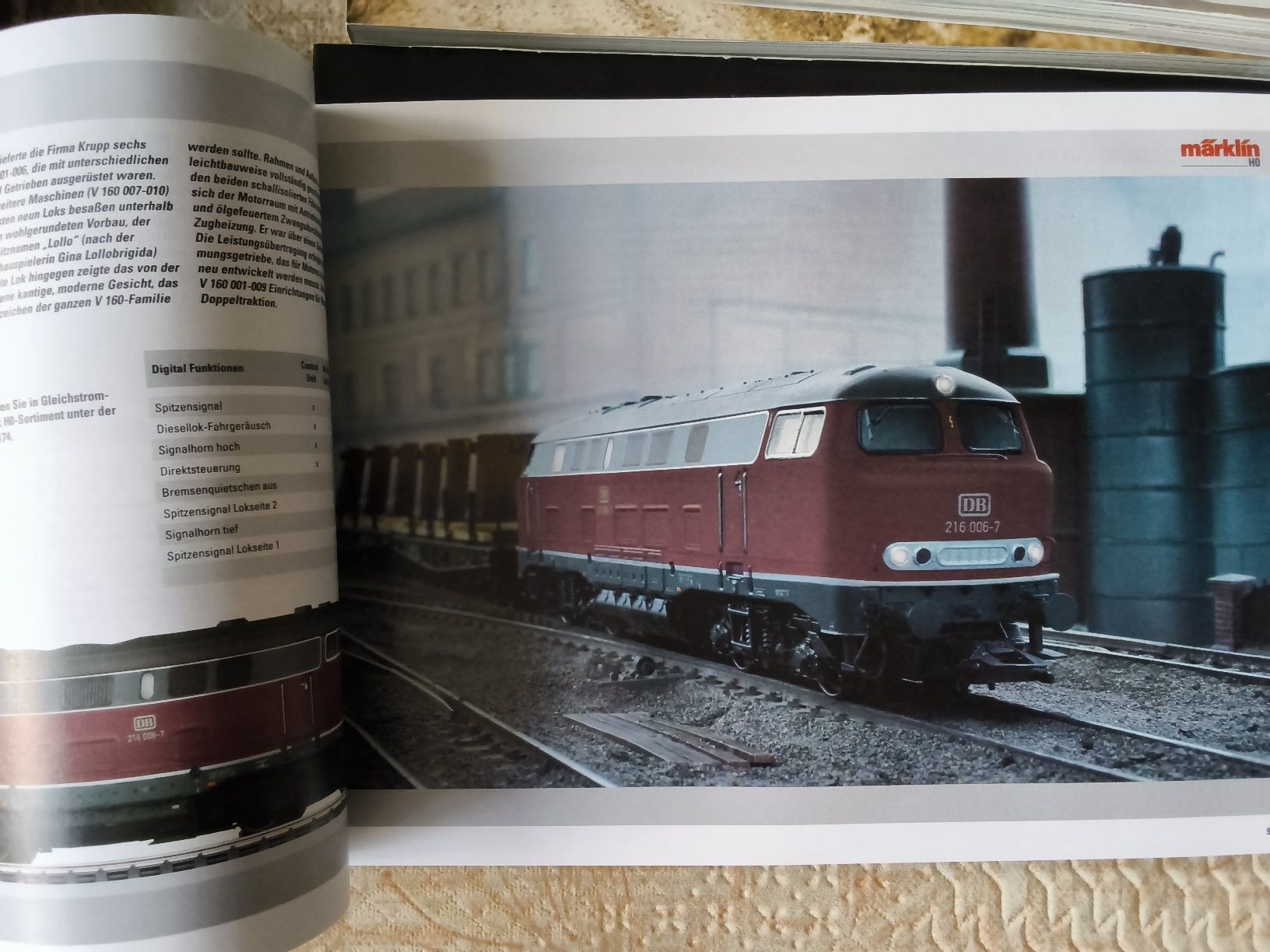 Livres: Märklin Gesamtkatalog 2011/2012 – D'occasion à Hallau par histoiremerveilleuse 2