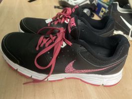 Nike Revolution EU, Turnschuhe, schwarz/pink, Gr.41
