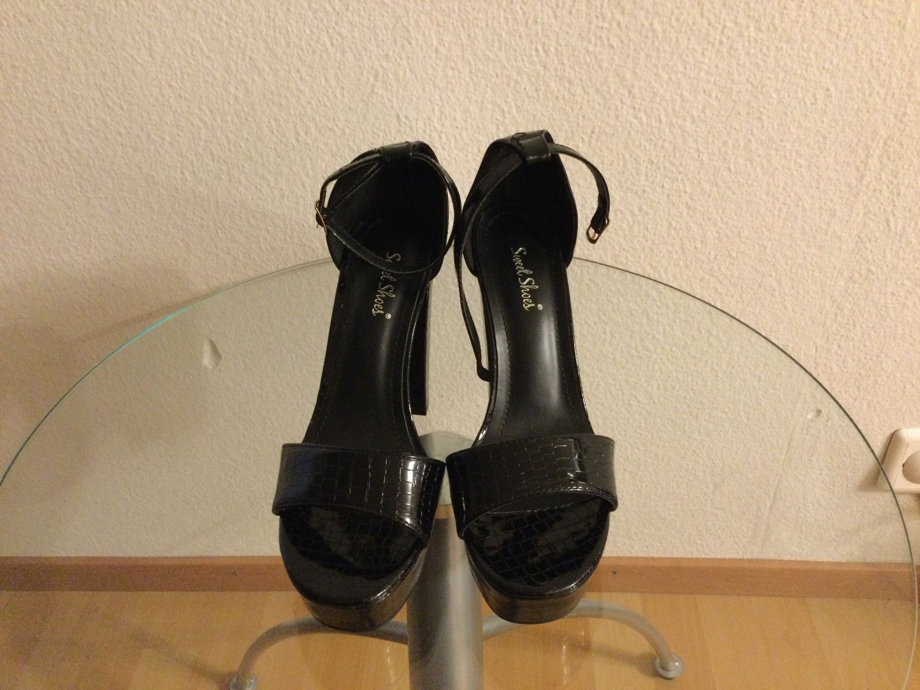 Scarpe da donna: High Heels Sandalen Gr 40 fabrikneu – Nuovo e nell'imballaggio originale da Zürich venduto da Herbion1 1