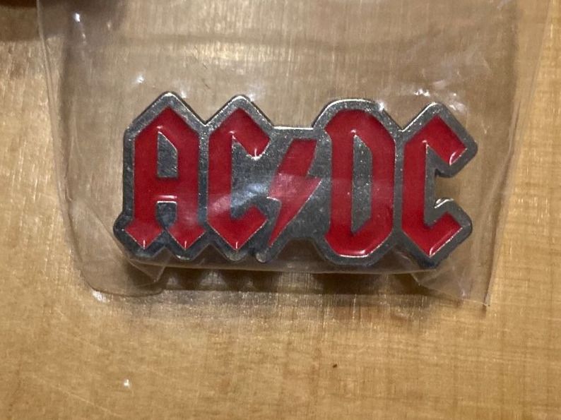 AC/DC Pin Anstecker Punk Metal Rock Band (Neu (gemäss Beschreibung)) in ...