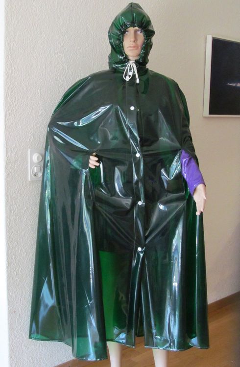 NEU Bodenlanges glasklar grünes Lackcape Regencape PuL (Neu und ...