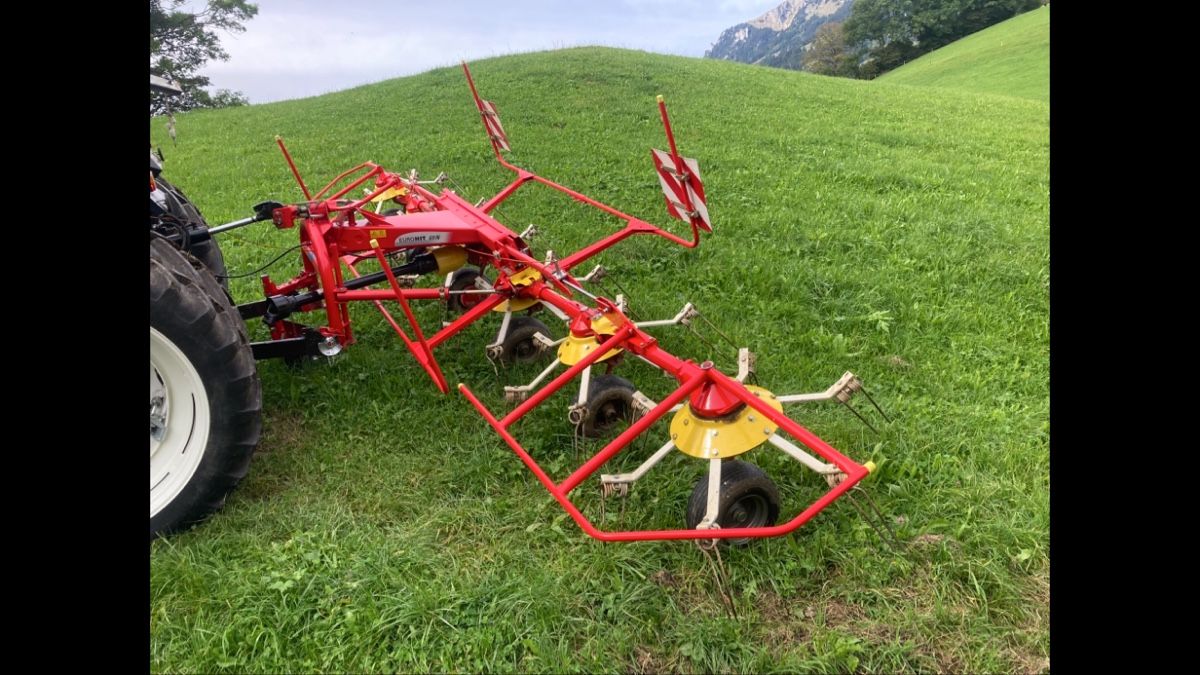 Tutte le macchine: Kreiselheuer Pöttinger Hit 69 – Usato da Schangnau venduto da UeliK0102 2