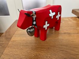 Vache en bois rouge (croix suisse), fabrication suisse