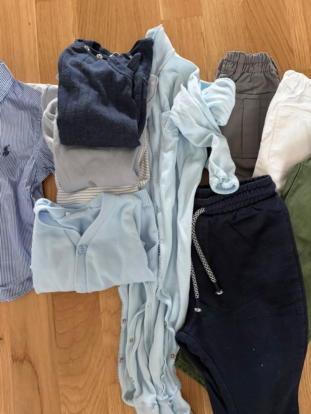 Kleiderpakete & -sets: 12 Monate Jungs Marken Kleider Set – Gebraucht aus Cham von WFRRichter 2