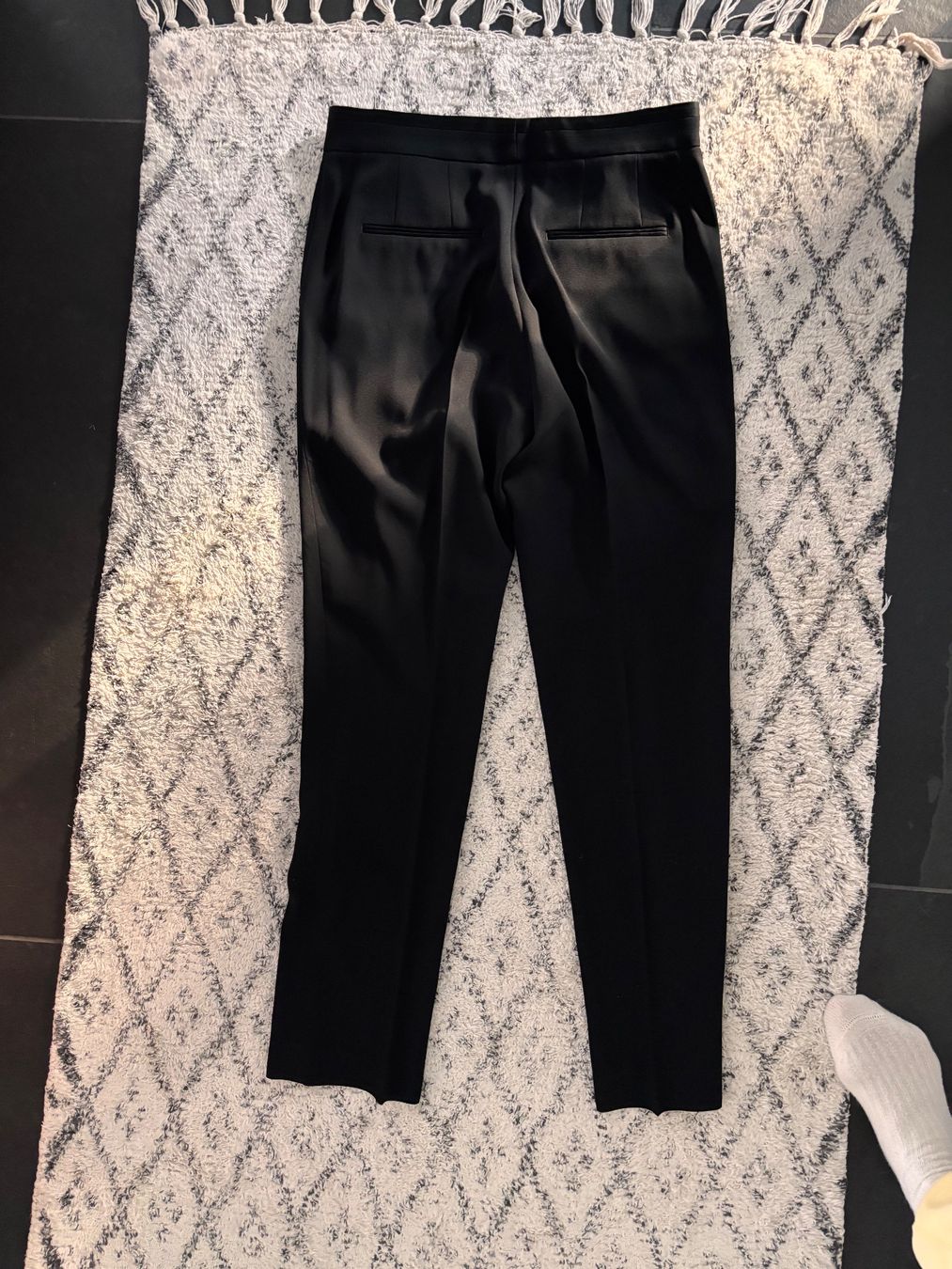 Pantaloni: Schöne schwarze Bundfaltenhose von rag & bone – Usato da Herrliberg venduto da Ernesto002 1