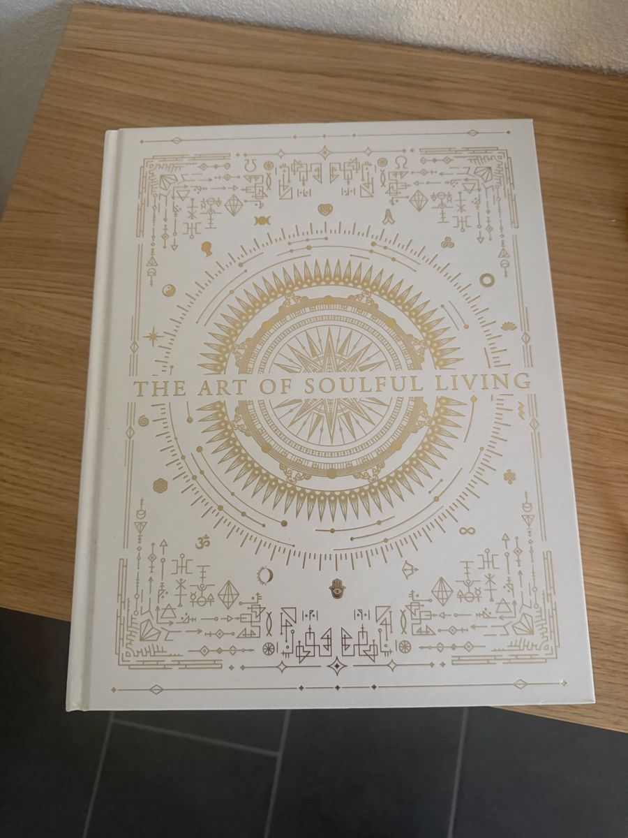 Bücher: Tablebook Rituals – Neu (gemäss Beschreibung) aus Umiken von Nayara88