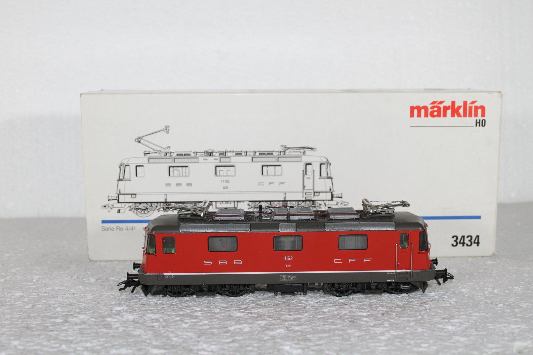 Märklin Modellini di ferrovie: Märklin 3434 SBB Re 4/4 delta-digital rot – Usato da Triesen venduto da gleis8 3