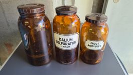 3 alte Apothekerflaschen / Laborflasche Braunglas mit Deckel