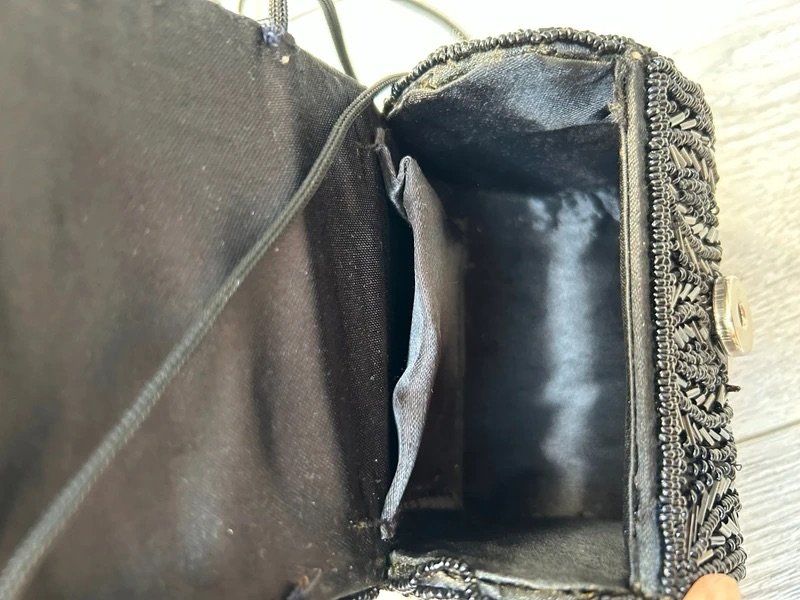 Borse da donna: Petite pochette à paillettes noir – Usato da Genève venduto da and_k79x 1