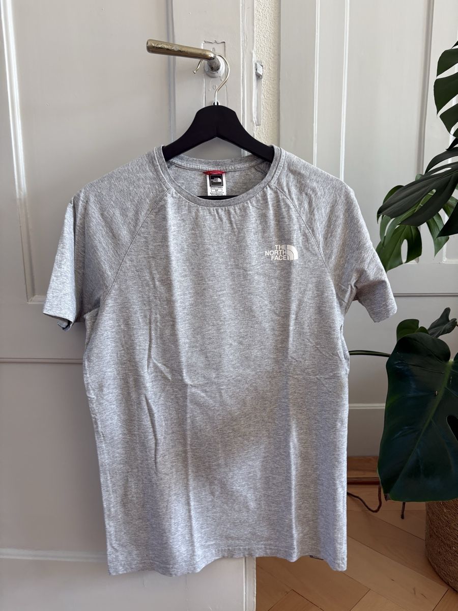 North Face T-shirt: T-SHIRT THE NORTH FACE – Usato da Bern venduto da julian.k97