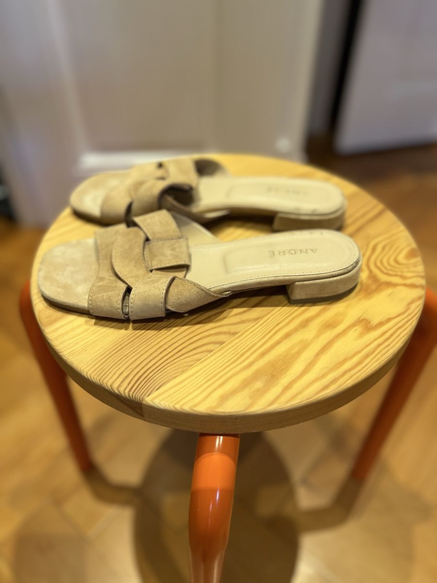 André Damenschuhe: André Leather Slides - Size 39 – Gebraucht aus Genève von jud_xrl8 2