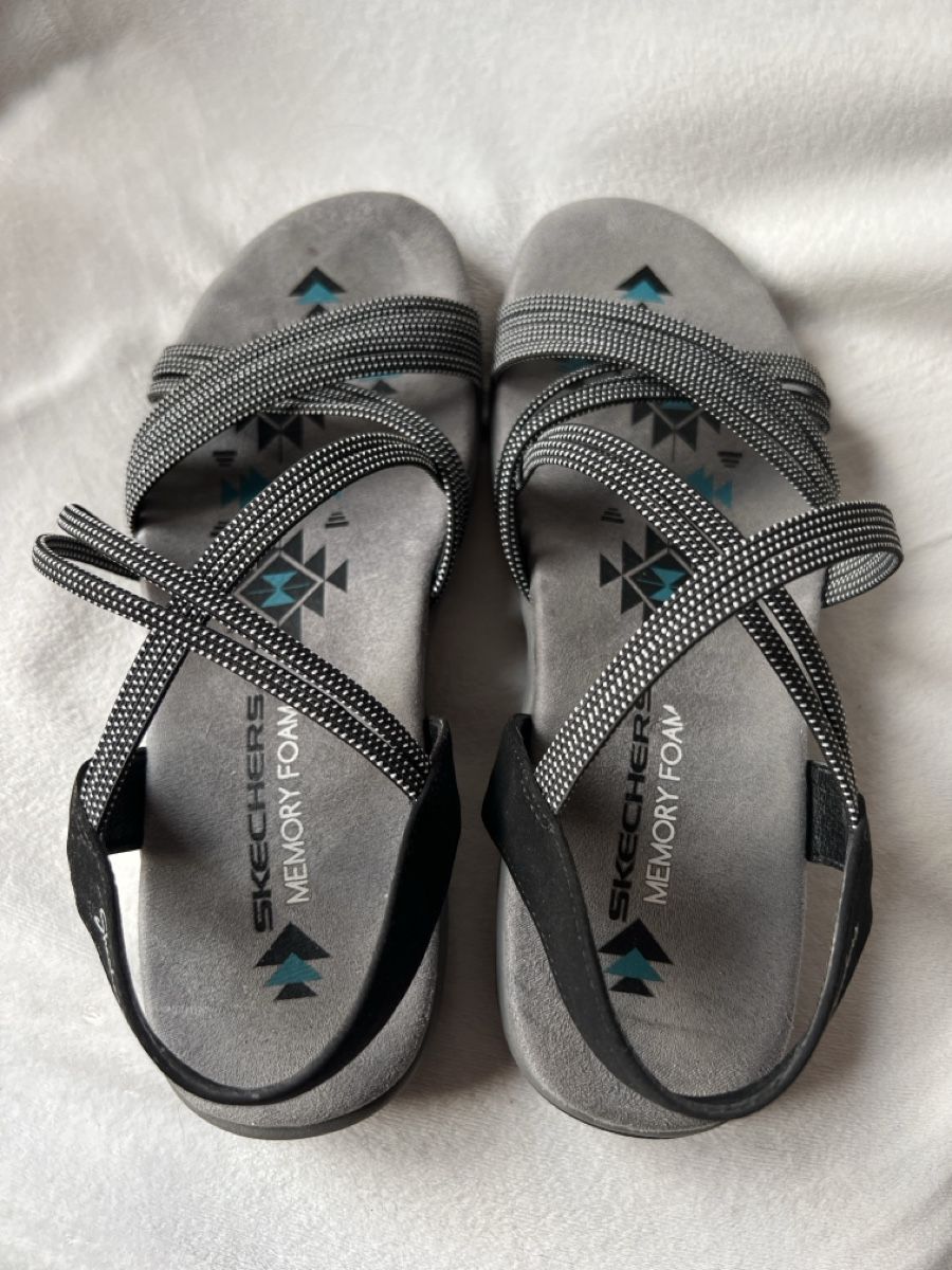 Skechers Chaussures femmes: Skechers Sandalen  – D'occasion à Mörel par Emozia 2
